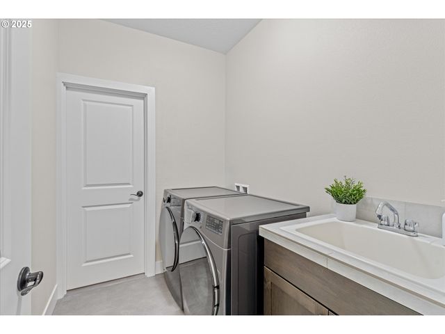 8015 Ne 172ND Ave, Vancouver, WA 98682