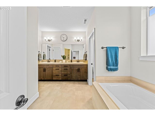 8015 Ne 172ND Ave, Vancouver, WA 98682