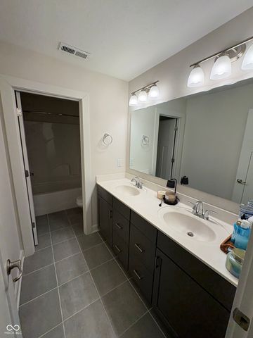 4556 W Lakeway Drive, New Palestine, IN 46163