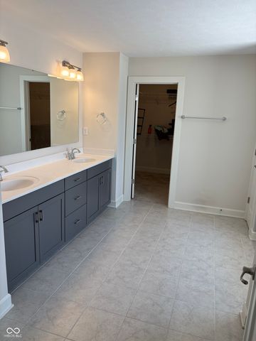 4556 W Lakeway Drive, New Palestine, IN 46163