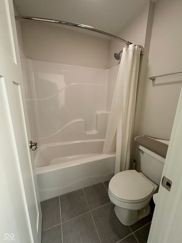 4556 W Lakeway Drive, New Palestine, IN 46163