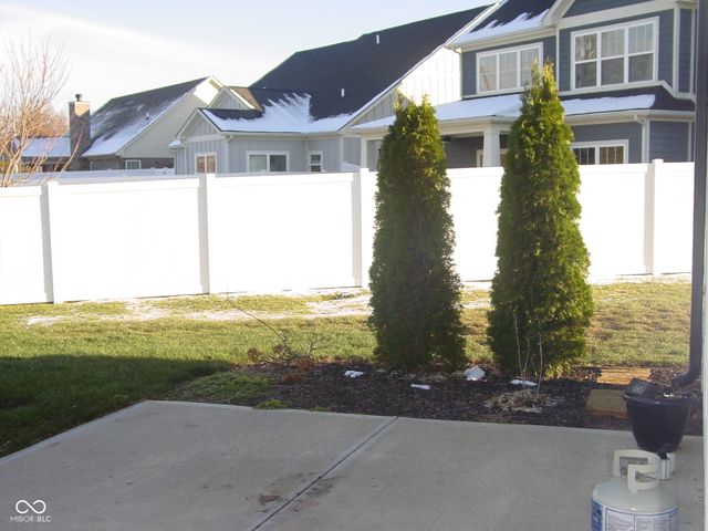 4556 W Lakeway Drive, New Palestine, IN 46163