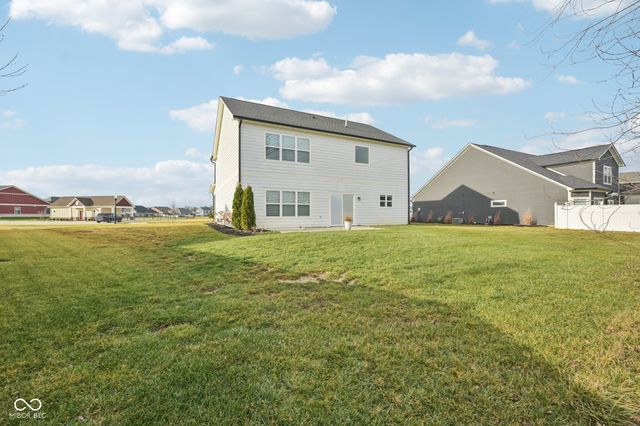 4556 W Lakeway Drive, New Palestine, IN 46163