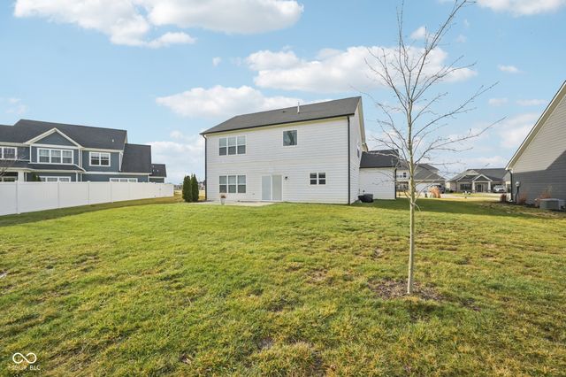 4556 W Lakeway Drive, New Palestine, IN 46163