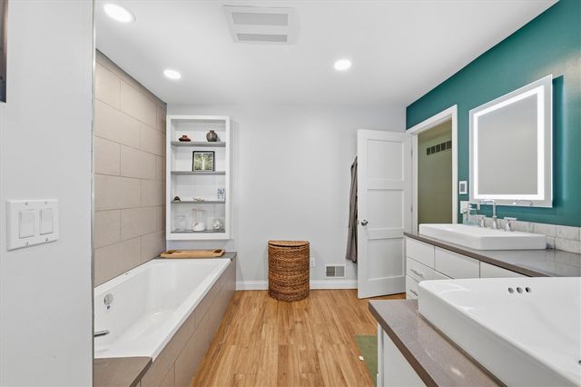 7737 Collingwood Drive, Brighton, MI 48114