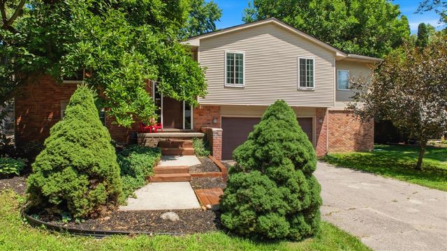 7737 Collingwood Drive, Brighton, MI 48114