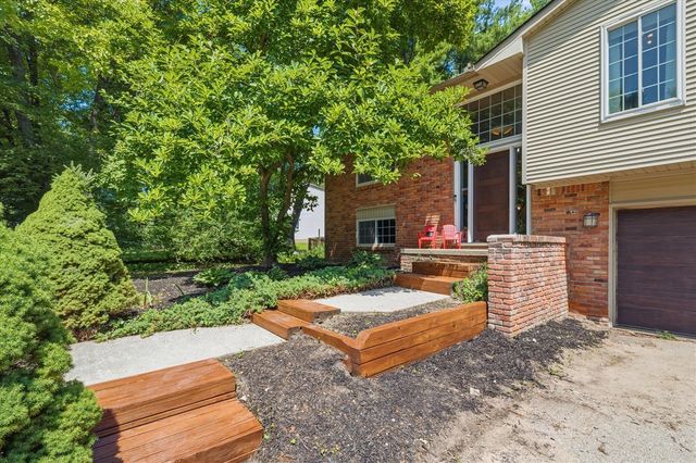 7737 Collingwood Drive, Brighton, MI 48114