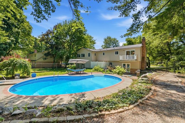 7737 Collingwood Drive, Brighton, MI 48114