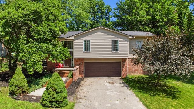 7737 Collingwood Drive, Brighton, MI 48114