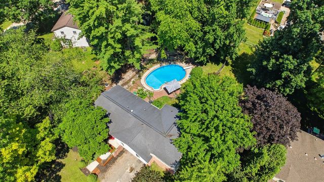 7737 Collingwood Drive, Brighton, MI 48114