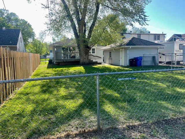 1630 7th Street N, Fargo, ND 58102