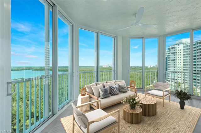 285 Grande WAY # 1006, Naples, FL 34110