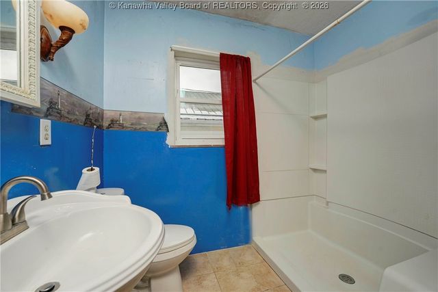 2617 6th Avenue, Charleston, WV 25387