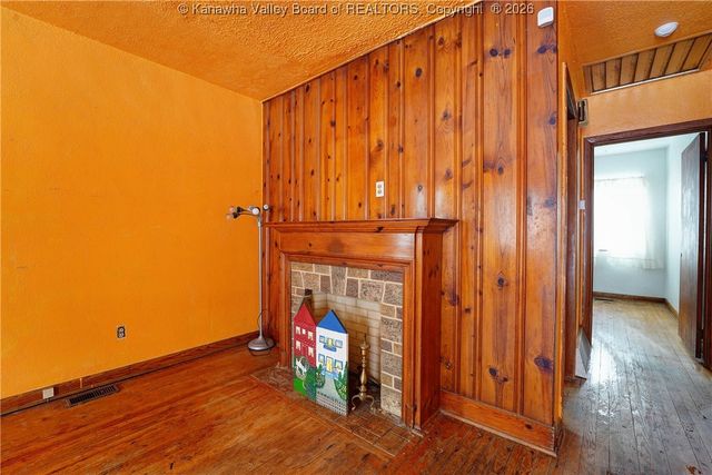 2617 6th Avenue, Charleston, WV 25387