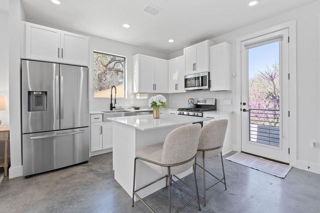 1168 Ridgeway DR 2, Austin, TX 78702