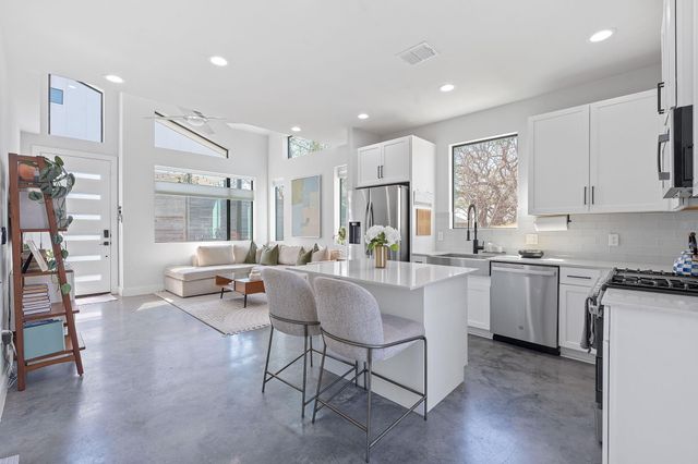 1168 Ridgeway DR 2, Austin, TX 78702