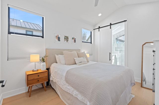 1168 Ridgeway DR 2, Austin, TX 78702