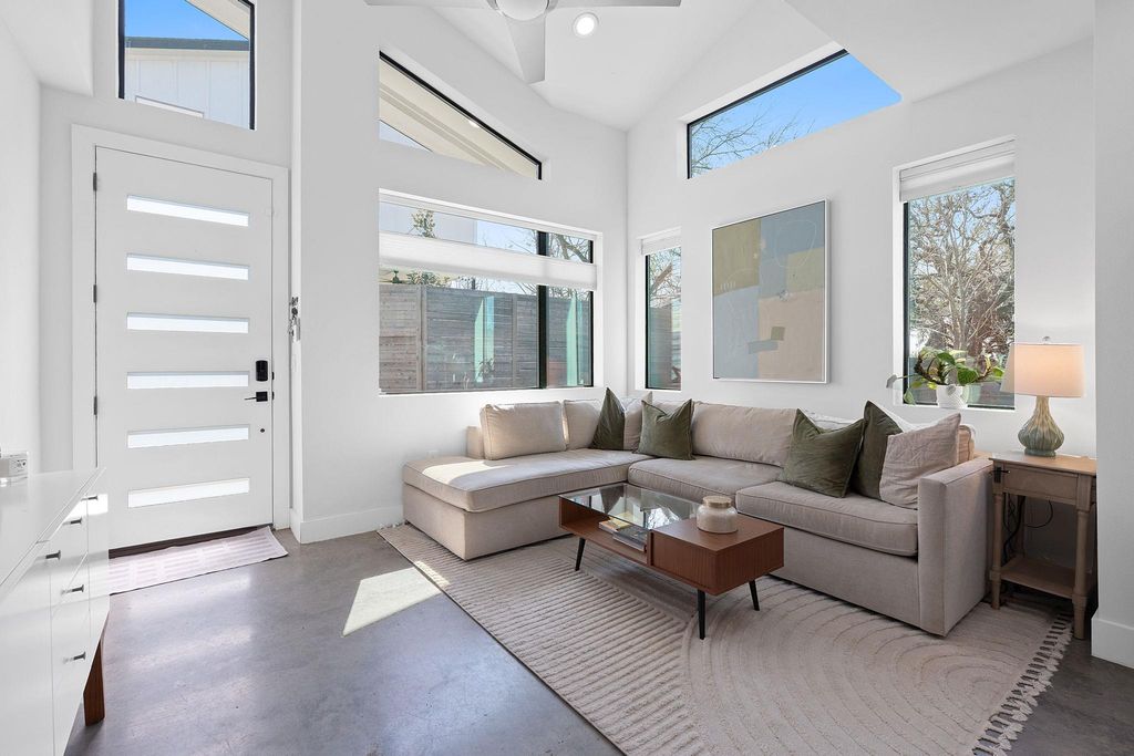 1168 Ridgeway DR 2, Austin, TX 78702