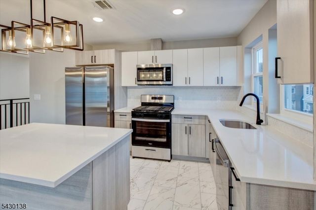 581 Bergen St, Newark City, NJ 07108