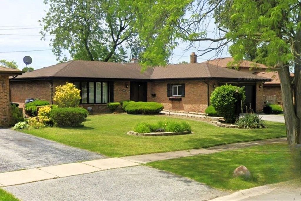 3461 S Manor Drive, Lansing, IL 60438