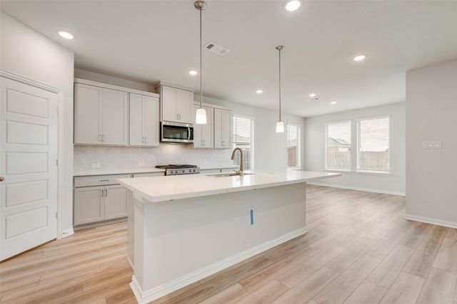 512 Marcus Lane, Crowley, TX 76036