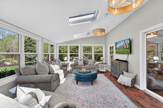 10235 Range Line COURT, Mequon, WI 53092