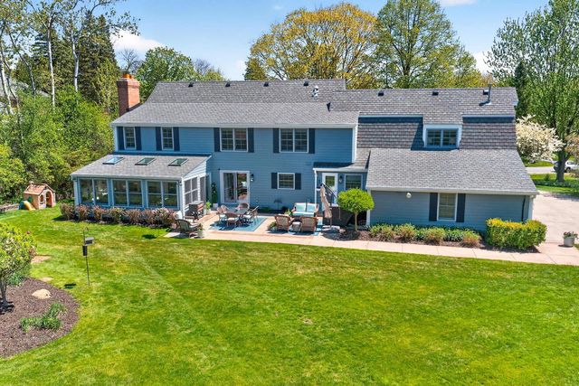 10235 Range Line COURT, Mequon, WI 53092
