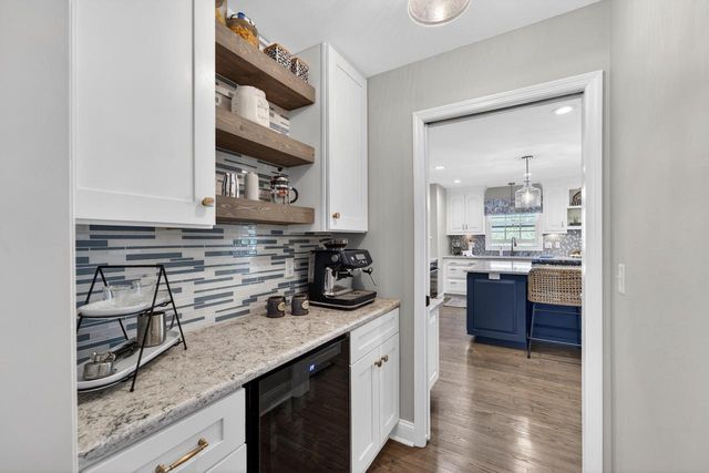 10235 Range Line COURT, Mequon, WI 53092