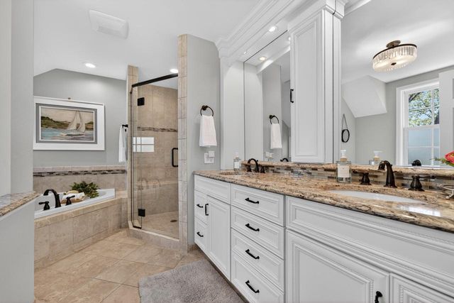 10235 Range Line COURT, Mequon, WI 53092