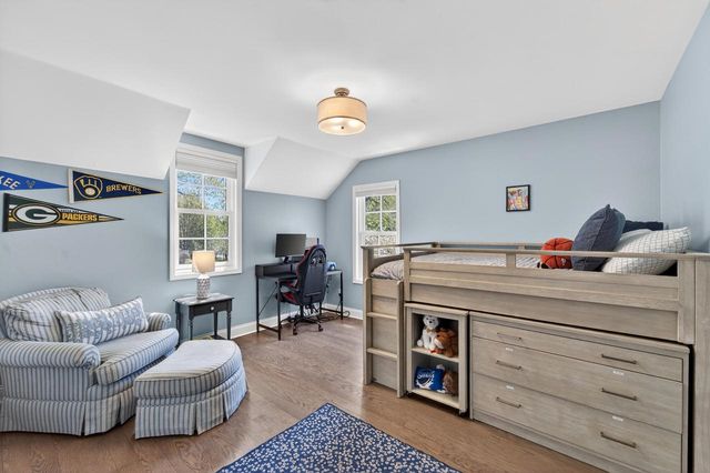 10235 Range Line COURT, Mequon, WI 53092