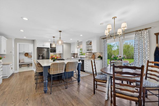 10235 Range Line COURT, Mequon, WI 53092