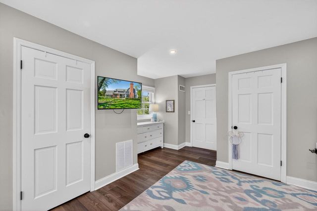 10235 Range Line COURT, Mequon, WI 53092