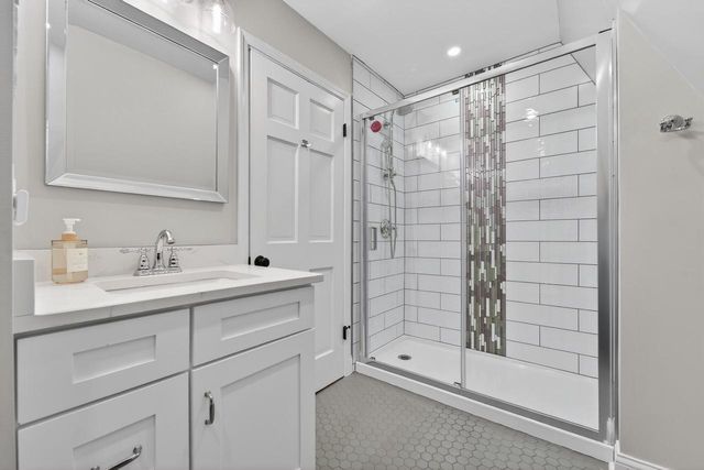 10235 Range Line COURT, Mequon, WI 53092