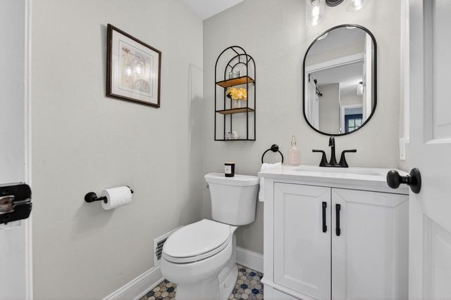 10235 Range Line COURT, Mequon, WI 53092