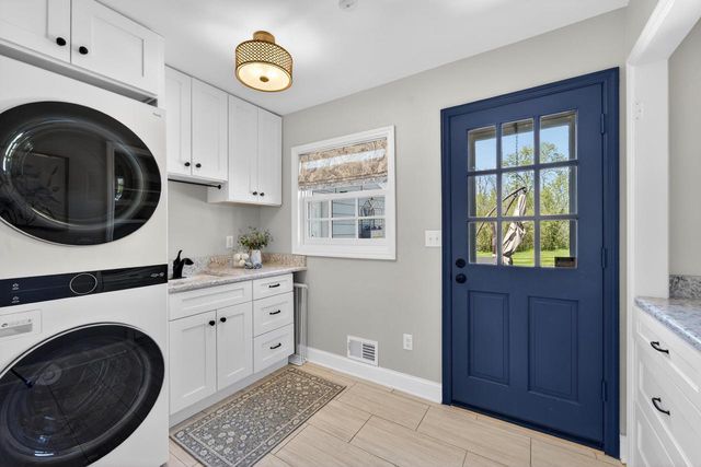10235 Range Line COURT, Mequon, WI 53092