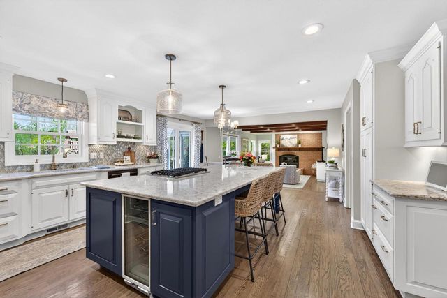 10235 Range Line COURT, Mequon, WI 53092