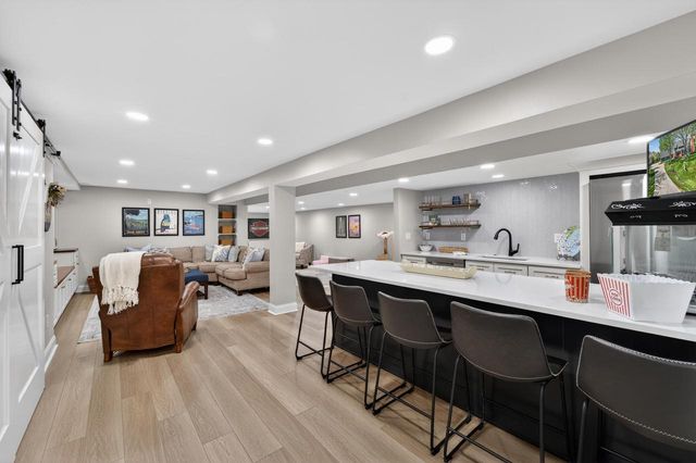 10235 Range Line COURT, Mequon, WI 53092