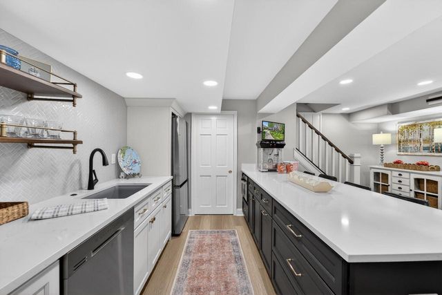 10235 Range Line COURT, Mequon, WI 53092