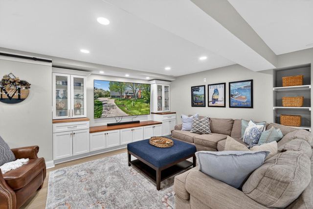 10235 Range Line COURT, Mequon, WI 53092