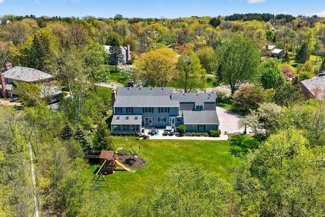 10235 Range Line COURT, Mequon, WI 53092