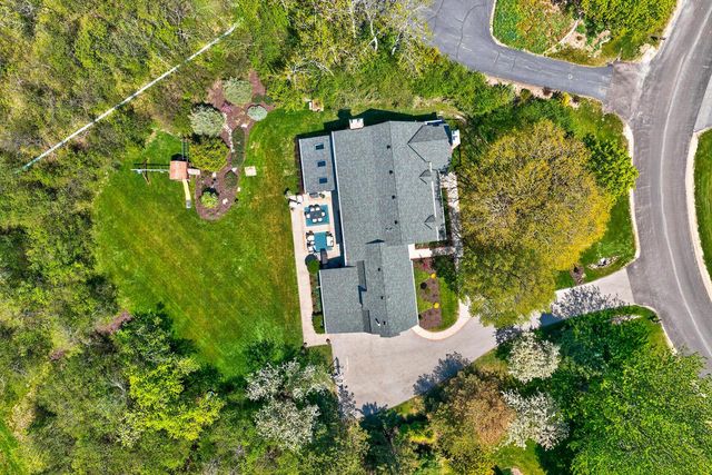 10235 Range Line COURT, Mequon, WI 53092
