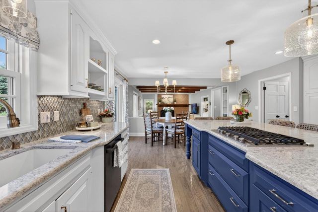 10235 Range Line COURT, Mequon, WI 53092