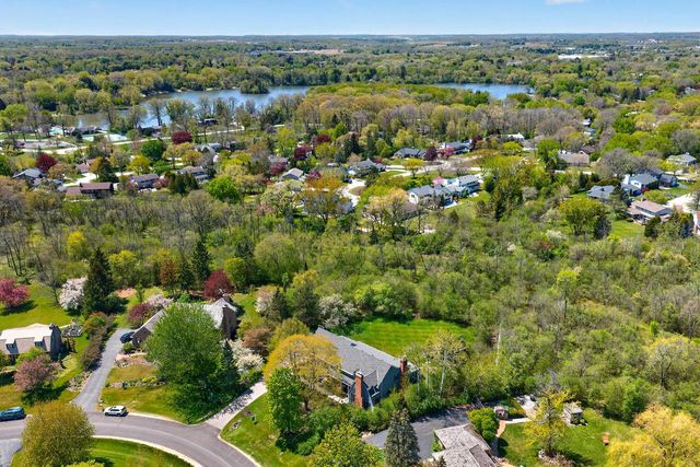 10235 Range Line COURT, Mequon, WI 53092