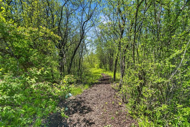 10235 Range Line COURT, Mequon, WI 53092