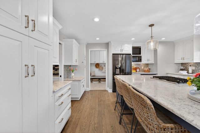 10235 Range Line COURT, Mequon, WI 53092