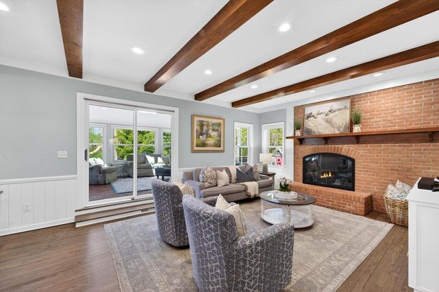10235 Range Line COURT, Mequon, WI 53092