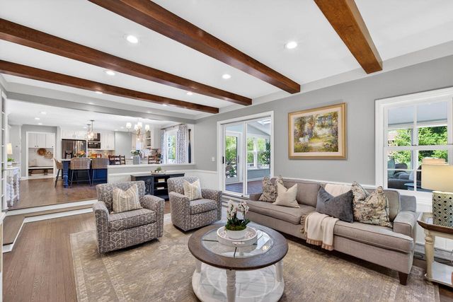10235 Range Line COURT, Mequon, WI 53092