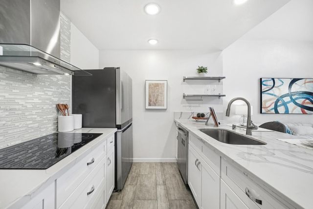 4151 El Camino Way M, Palo Alto, CA 94306