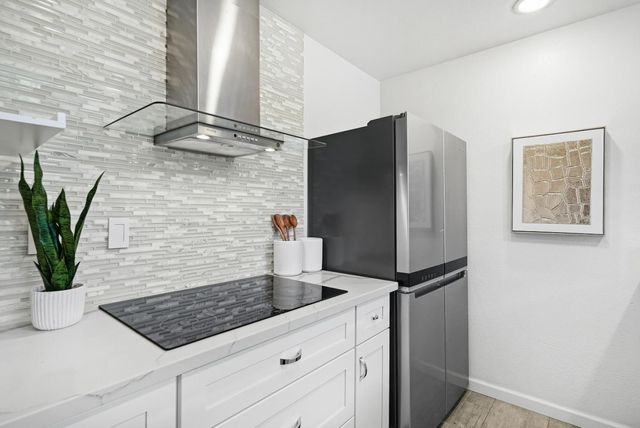 4151 El Camino Way M, Palo Alto, CA 94306