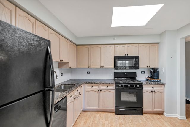 59 S Hale Street 402, Palatine, IL 60067